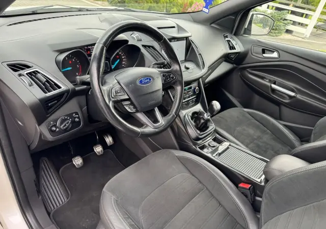 FORD Kuga 2.0 TDCi 2x4 ST-Line