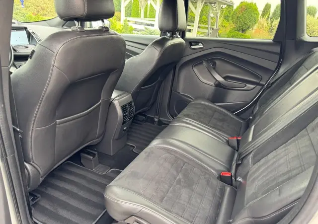 FORD Kuga 2.0 TDCi 2x4 ST-Line