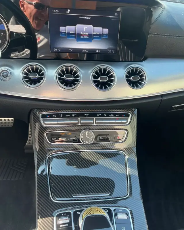 MERCEDES-BENZ Klasa E 200 4Matic 9G-TRONIC AMG Line