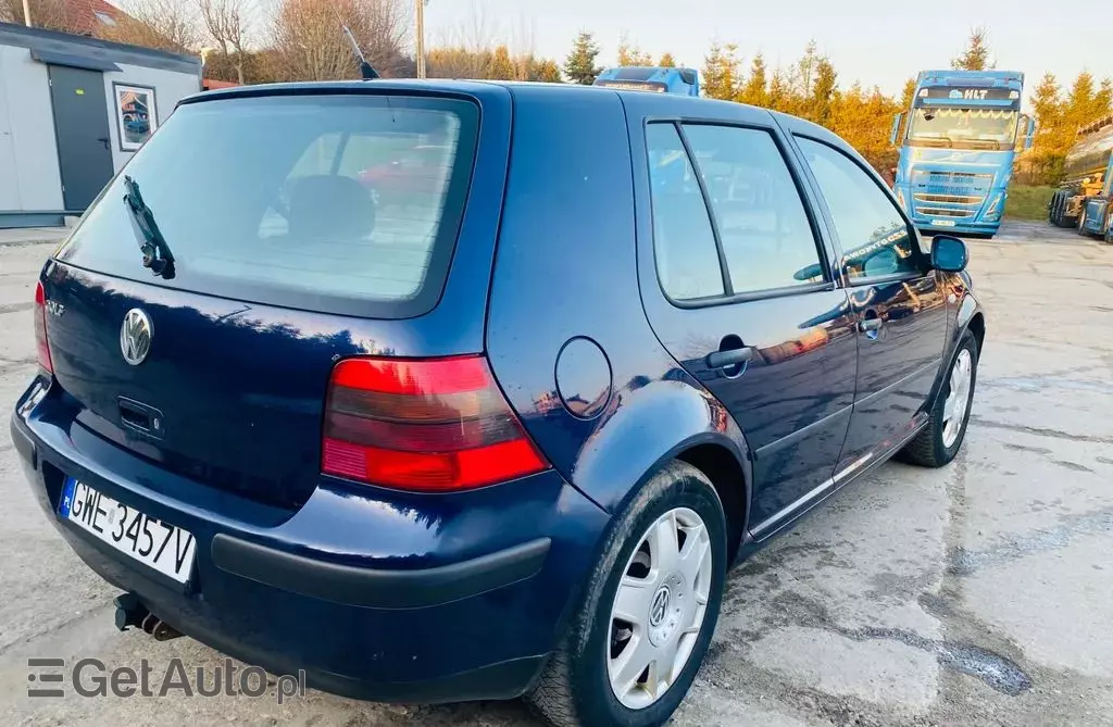 VOLKSWAGEN Golf 