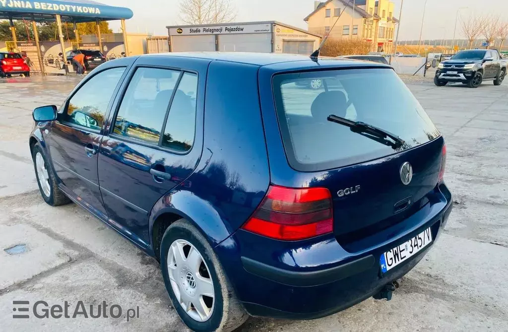VOLKSWAGEN Golf 