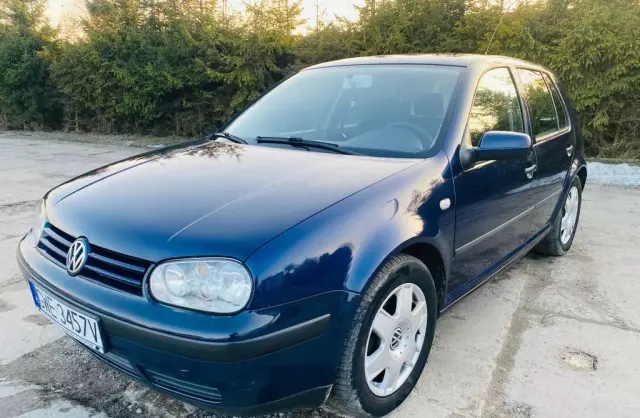 VOLKSWAGEN Golf 