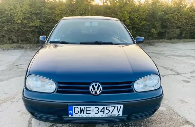 VOLKSWAGEN Golf 