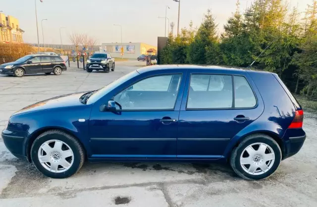 VOLKSWAGEN Golf 