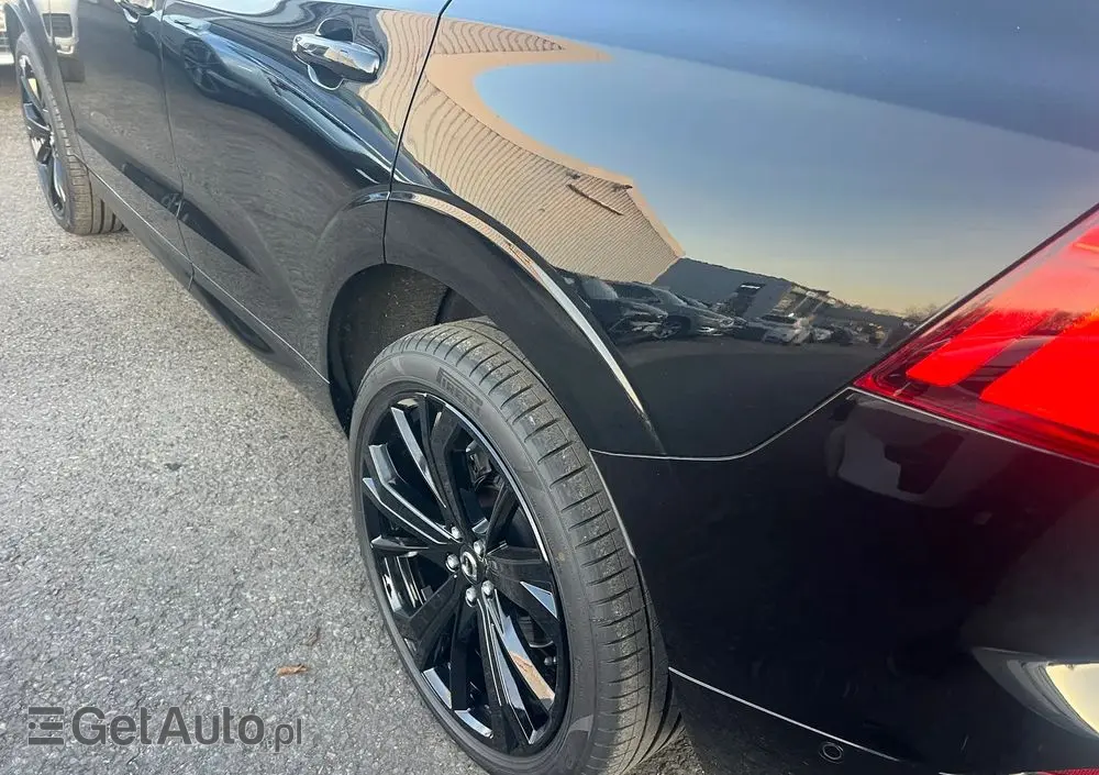 VOLVO XC 60 B5 B AWD Ultra Black Edition