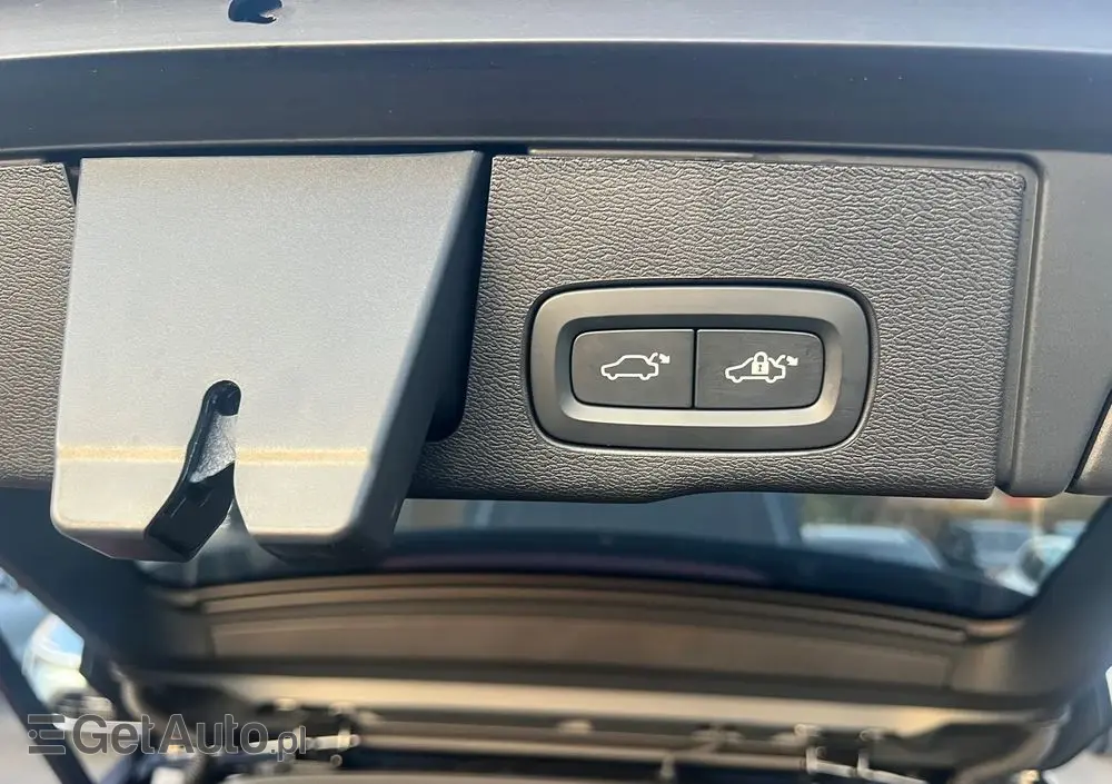 VOLVO XC 60 B5 B AWD Ultra Black Edition