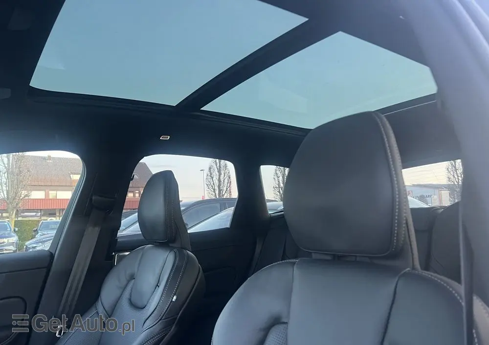 VOLVO XC 60 B5 B AWD Ultra Black Edition