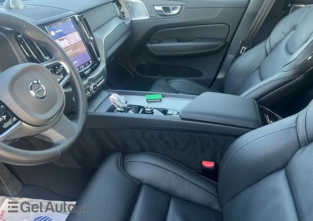 VOLVO XC 60 B5 B AWD Ultra Black Edition