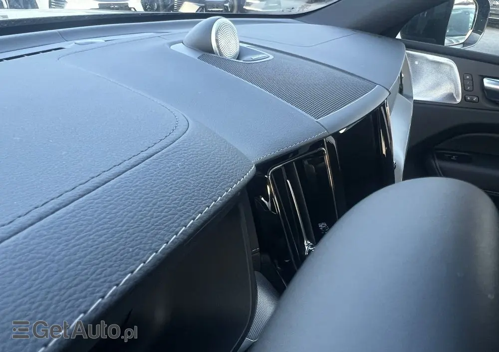 VOLVO XC 60 B5 B AWD Ultra Black Edition