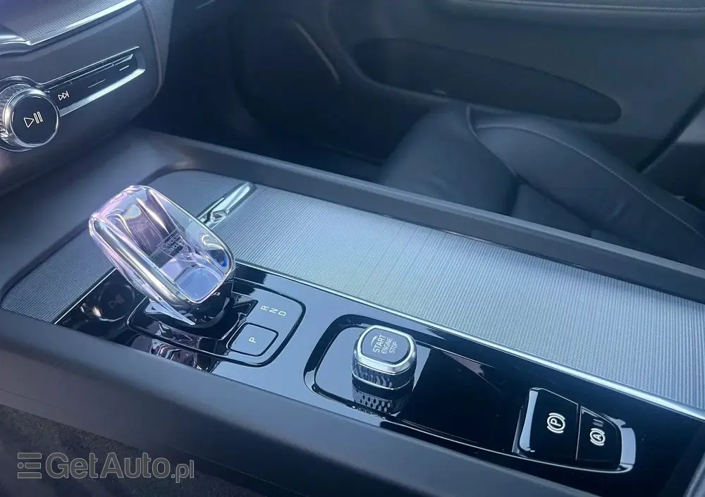 VOLVO XC 60 B5 B AWD Ultra Black Edition