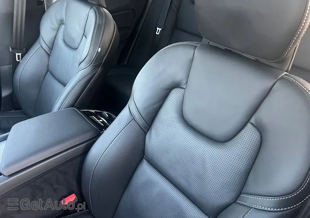 VOLVO XC 60 B5 B AWD Ultra Black Edition