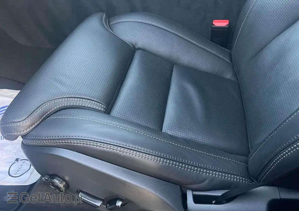 VOLVO XC 60 B5 B AWD Ultra Black Edition