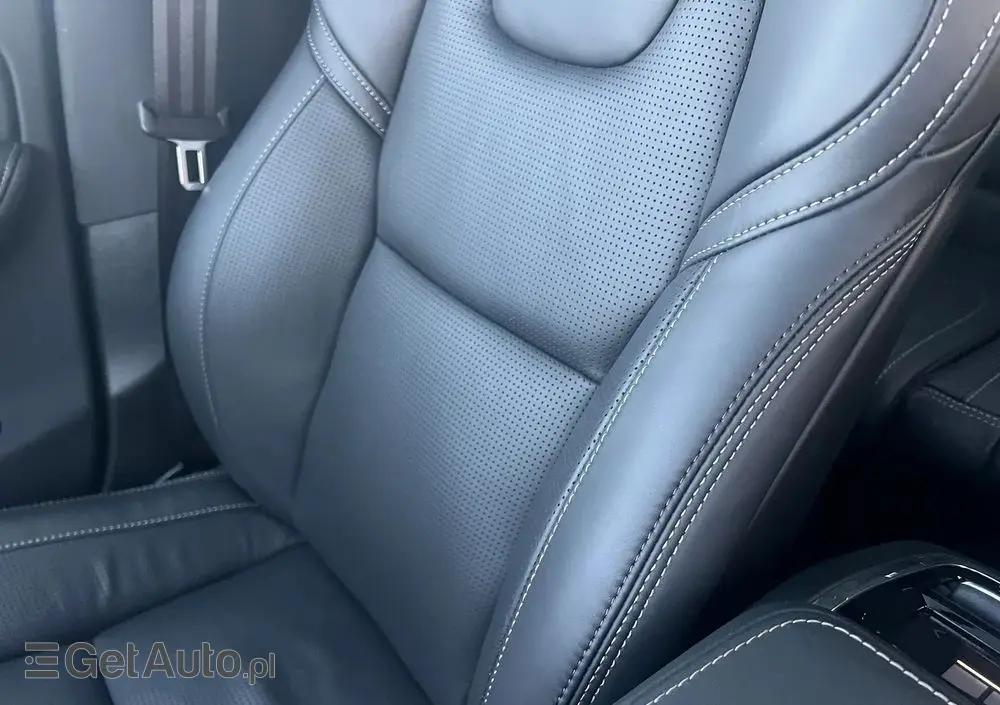 VOLVO XC 60 B5 B AWD Ultra Black Edition