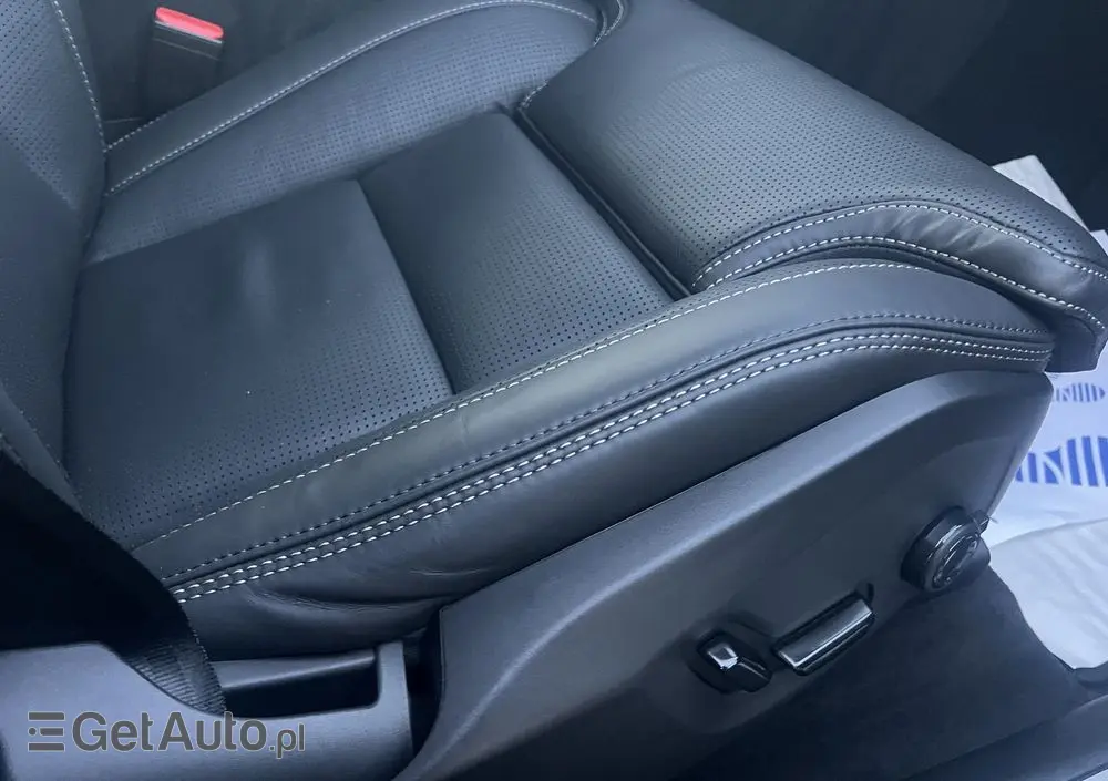 VOLVO XC 60 B5 B AWD Ultra Black Edition