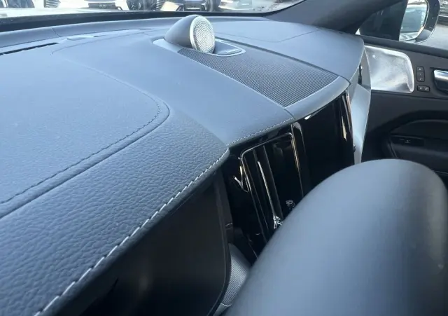 VOLVO XC 60 B5 B AWD Ultra Black Edition