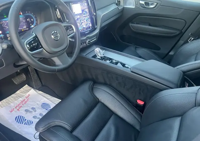 VOLVO XC 60 B5 B AWD Ultra Black Edition