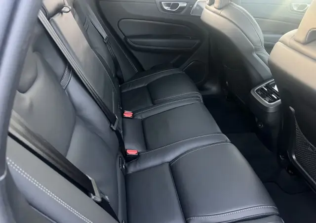 VOLVO XC 60 B5 B AWD Ultra Black Edition