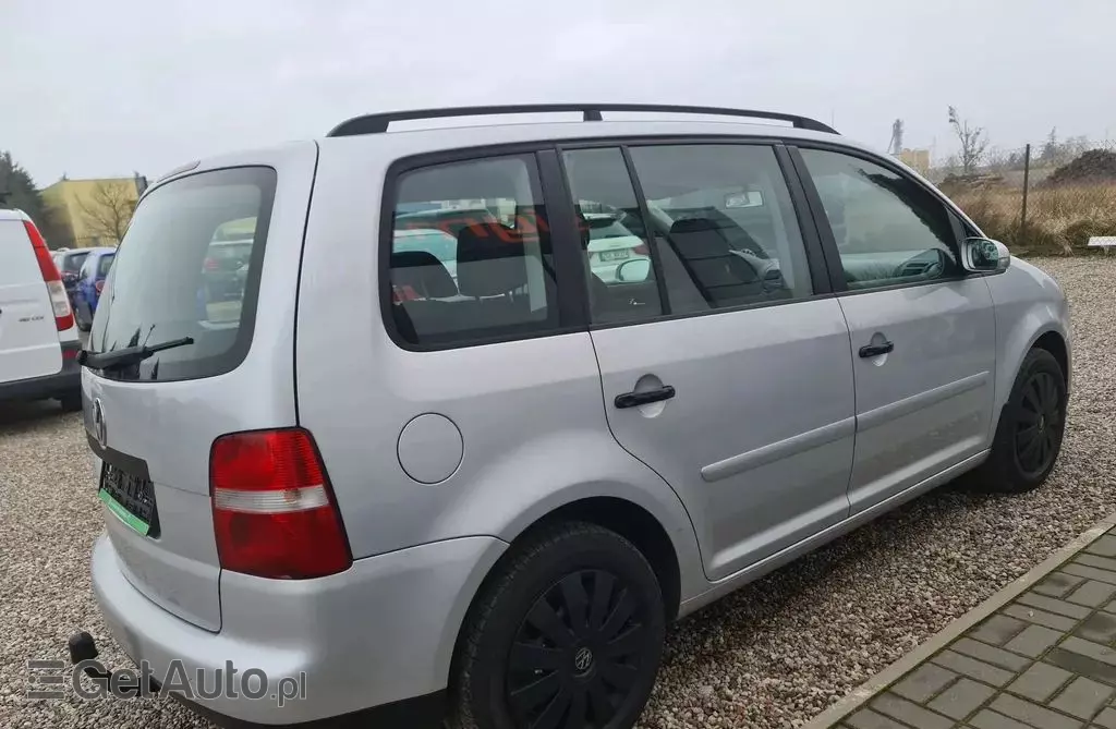 VOLKSWAGEN Touran 
