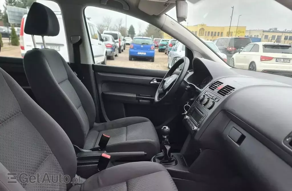 VOLKSWAGEN Touran 