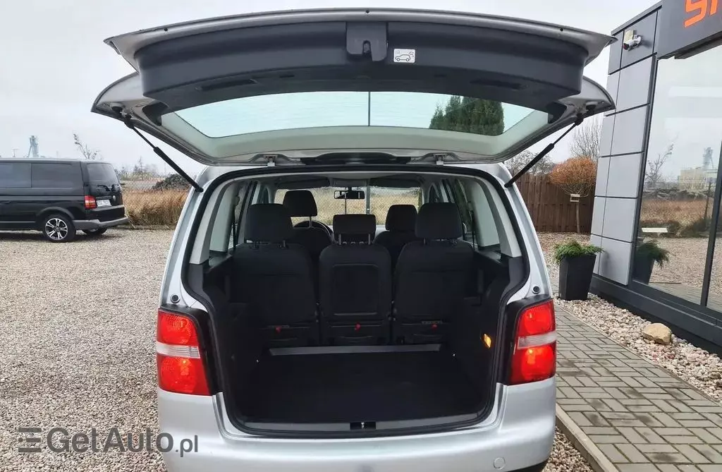 VOLKSWAGEN Touran 