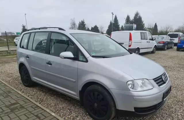 VOLKSWAGEN Touran 