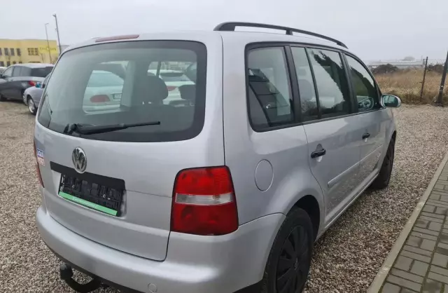 VOLKSWAGEN Touran 