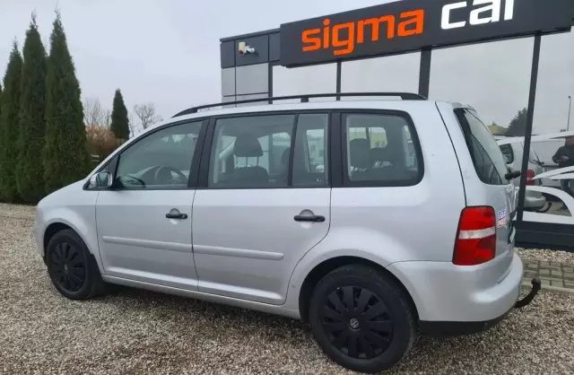 VOLKSWAGEN Touran 