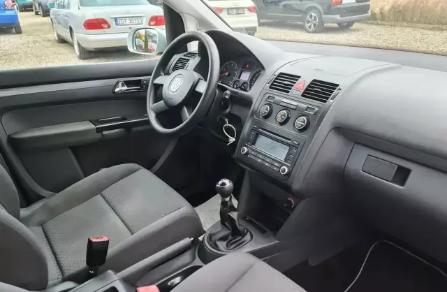 VOLKSWAGEN Touran 