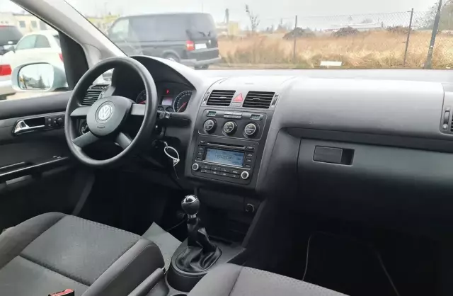 VOLKSWAGEN Touran 