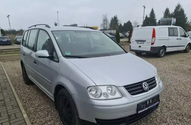 VOLKSWAGEN Touran 