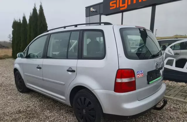 VOLKSWAGEN Touran 