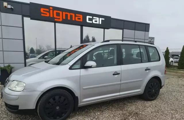 VOLKSWAGEN Touran 