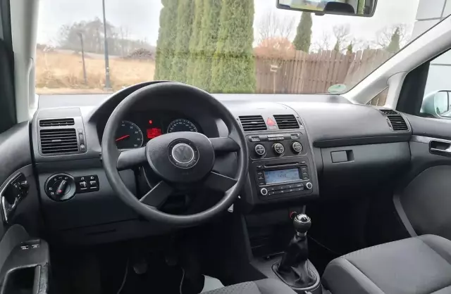 VOLKSWAGEN Touran 