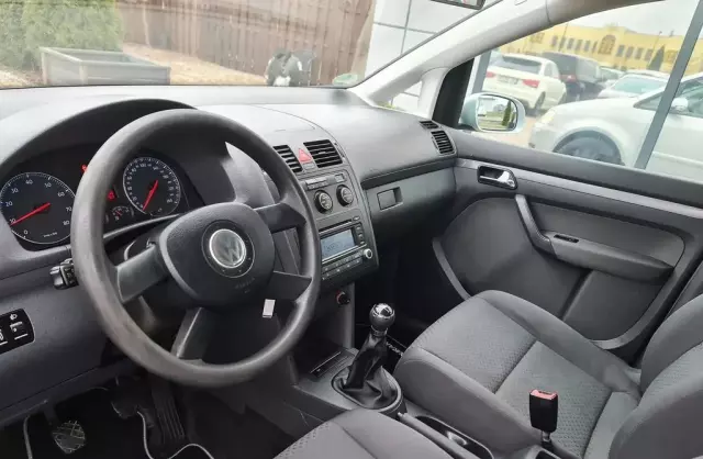 VOLKSWAGEN Touran 