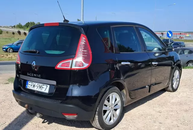 RENAULT Scenic 1.6 16V 110 TomTom Edition