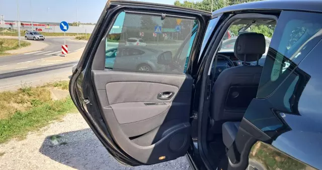 RENAULT Scenic 1.6 16V 110 TomTom Edition