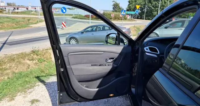 RENAULT Scenic 1.6 16V 110 TomTom Edition