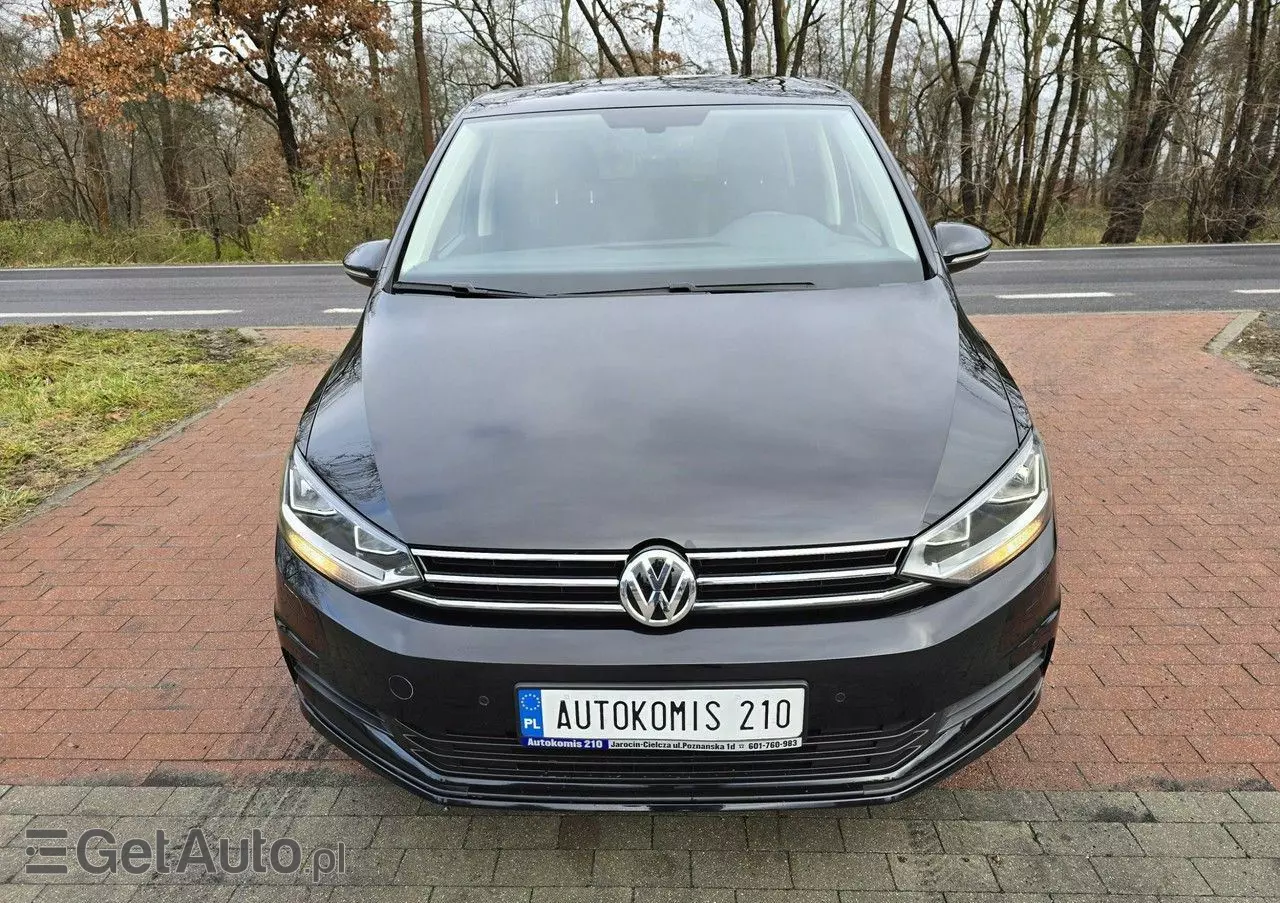 VOLKSWAGEN Touran 