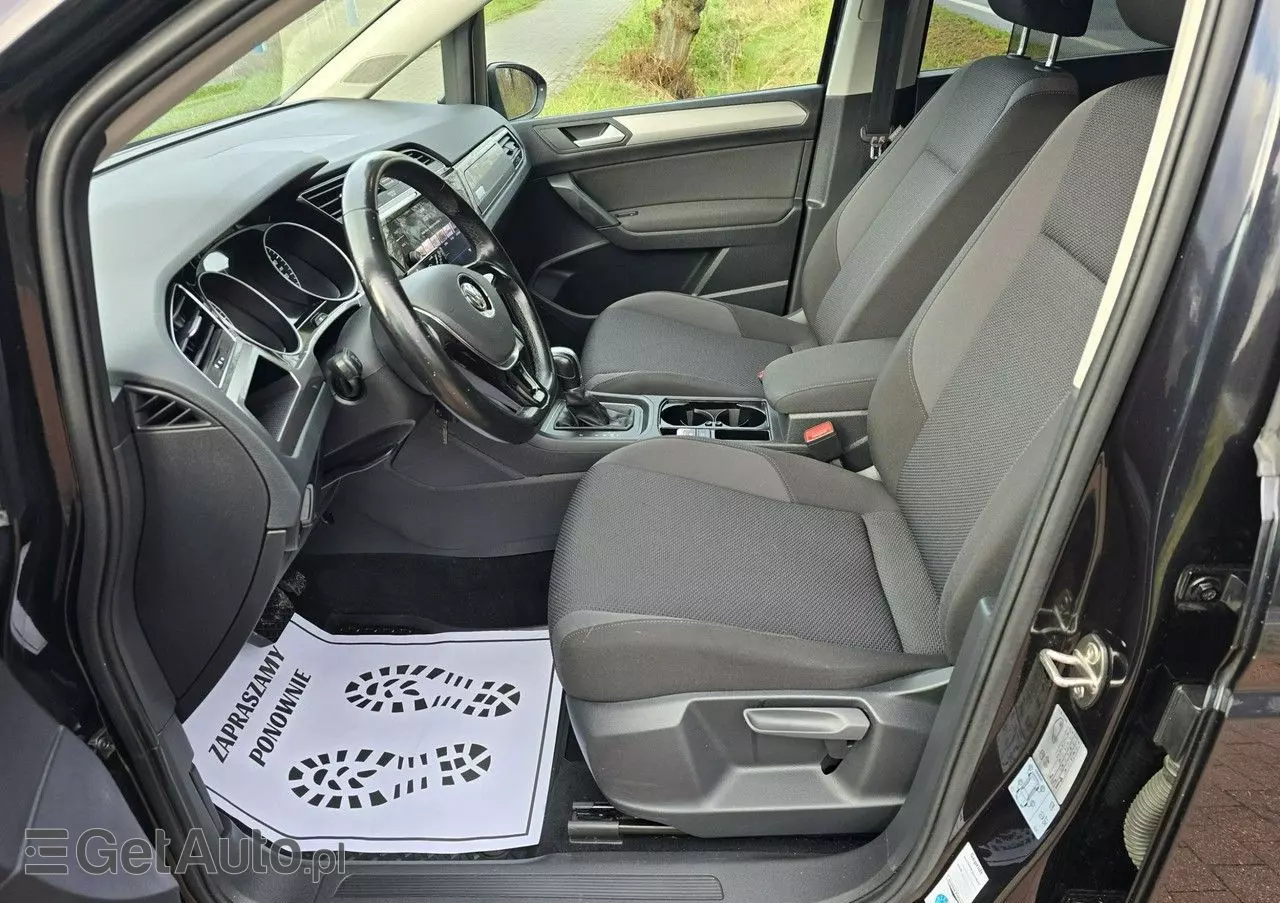 VOLKSWAGEN Touran 