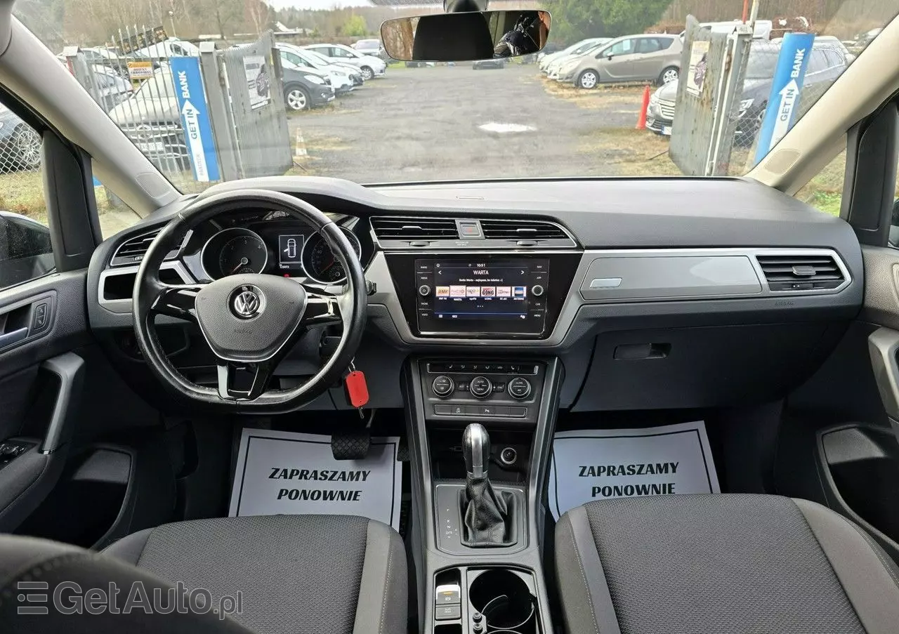 VOLKSWAGEN Touran 