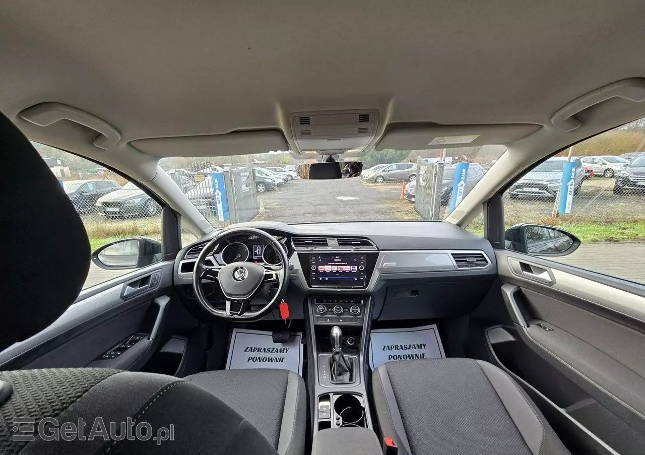VOLKSWAGEN Touran 
