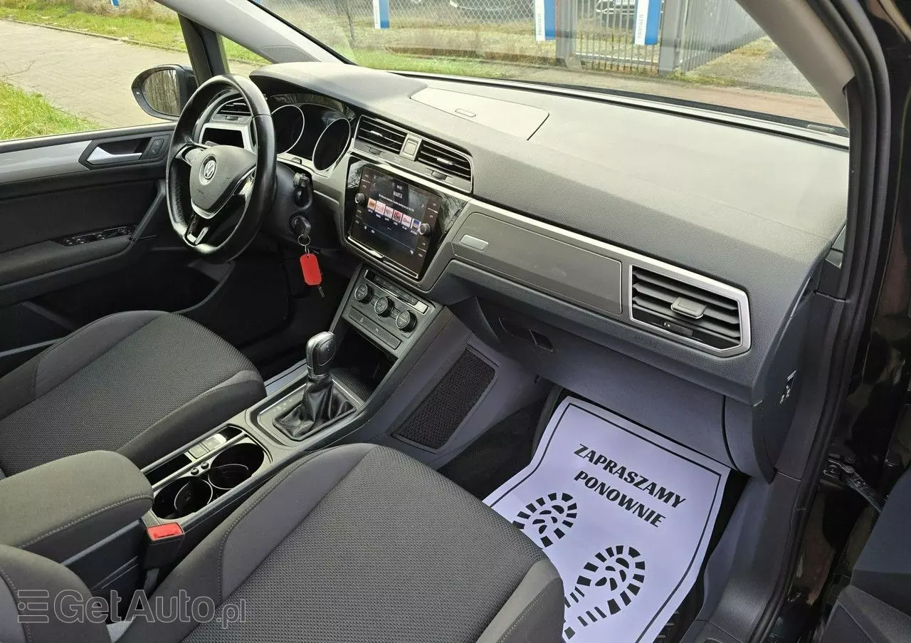 VOLKSWAGEN Touran 