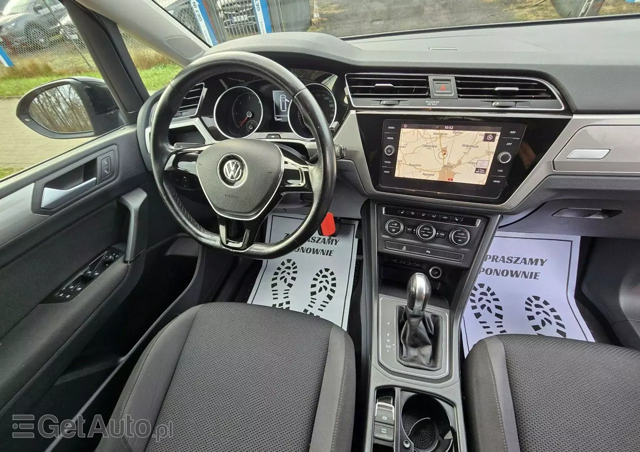 VOLKSWAGEN Touran 