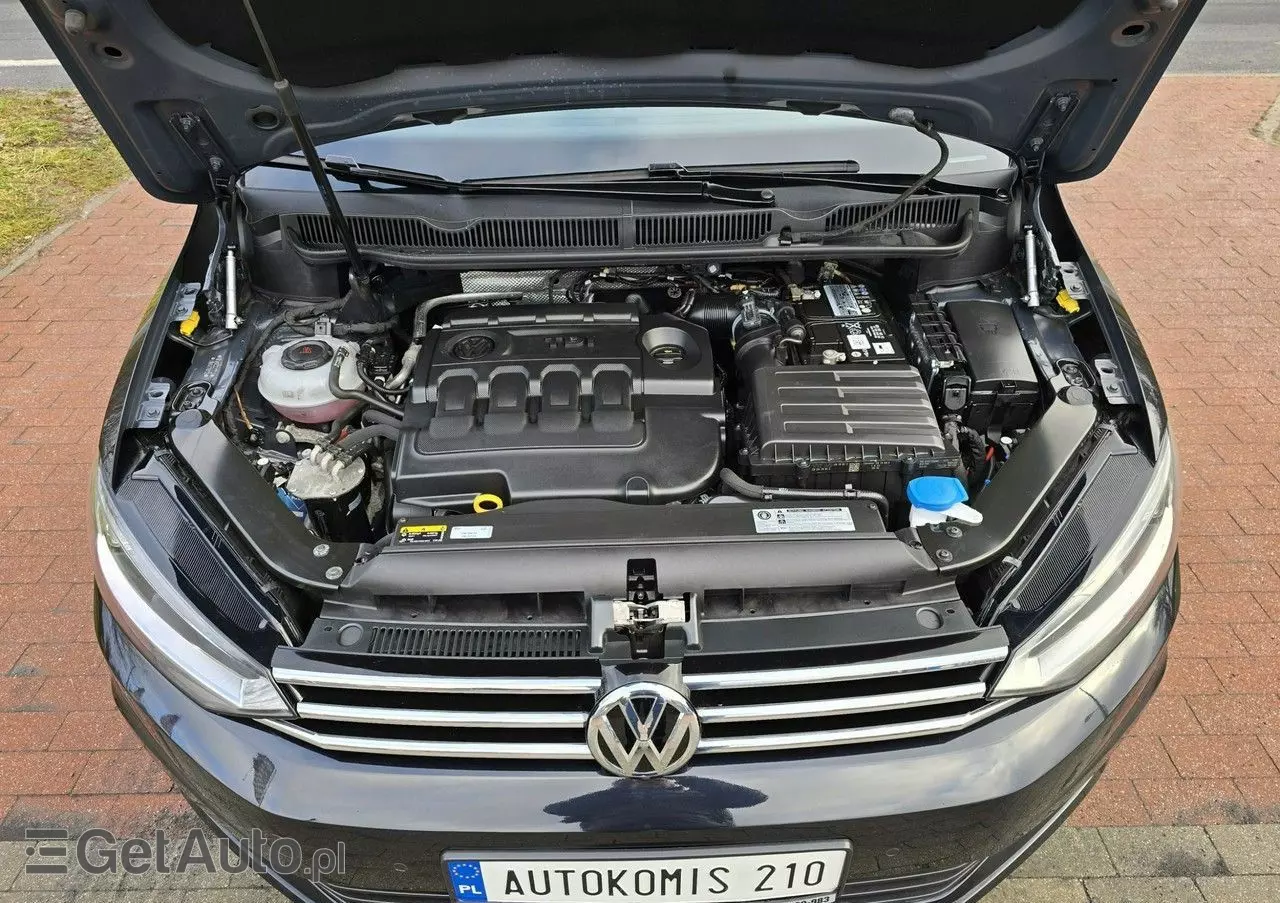 VOLKSWAGEN Touran 
