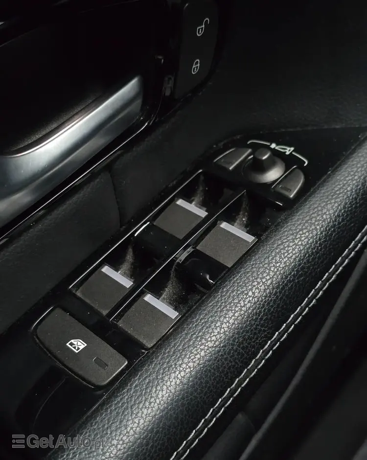 LAND ROVER Range Rover Evoque D150 R-Dynamic HSE
