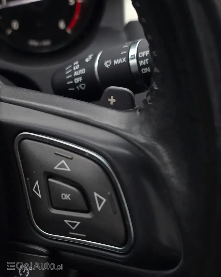 LAND ROVER Range Rover Evoque D150 R-Dynamic HSE