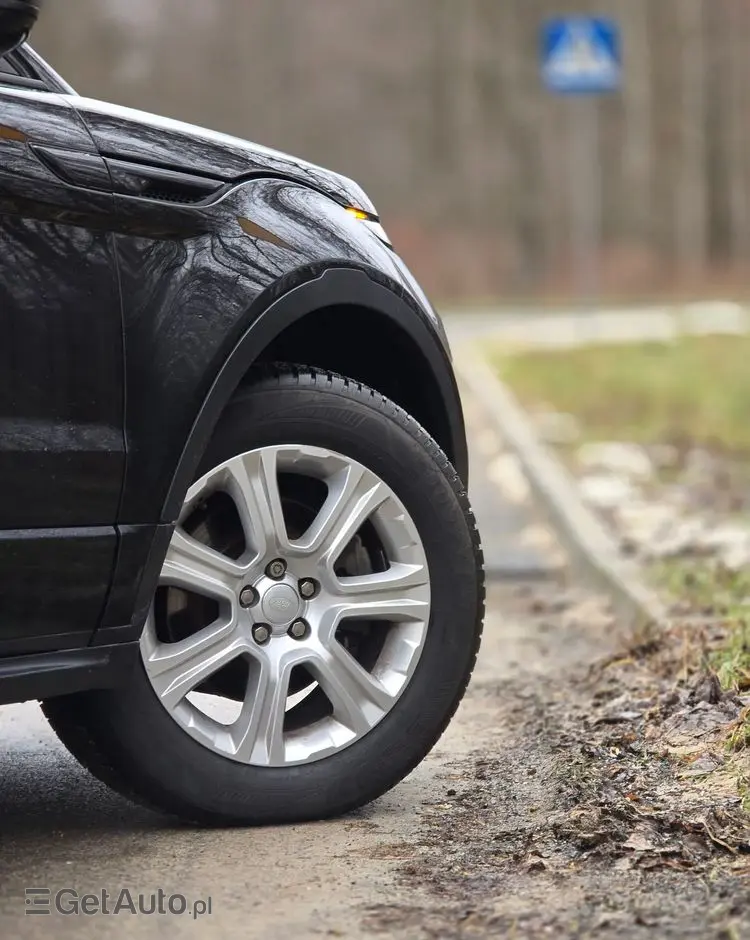 LAND ROVER Range Rover Evoque D150 R-Dynamic HSE