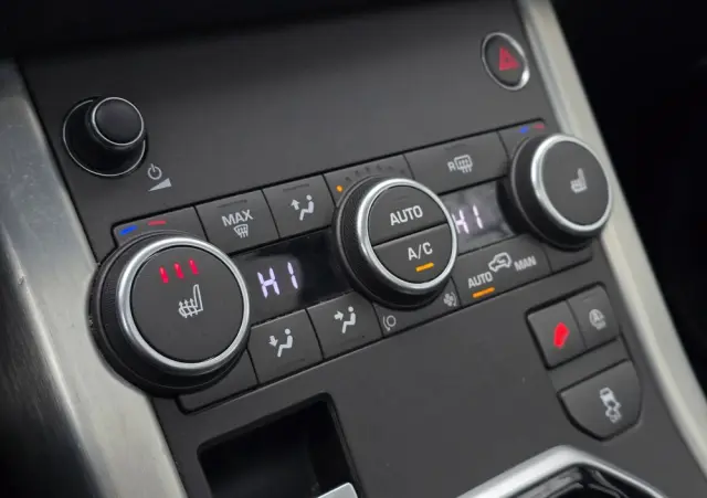 LAND ROVER Range Rover Evoque D150 R-Dynamic HSE