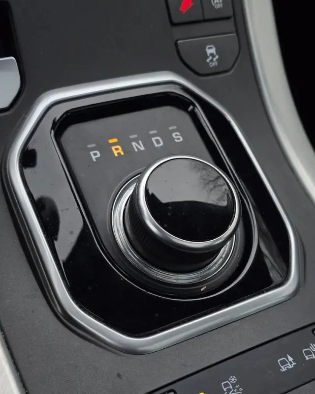 LAND ROVER Range Rover Evoque D150 R-Dynamic HSE