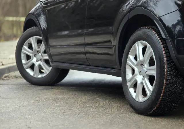 LAND ROVER Range Rover Evoque D150 R-Dynamic HSE